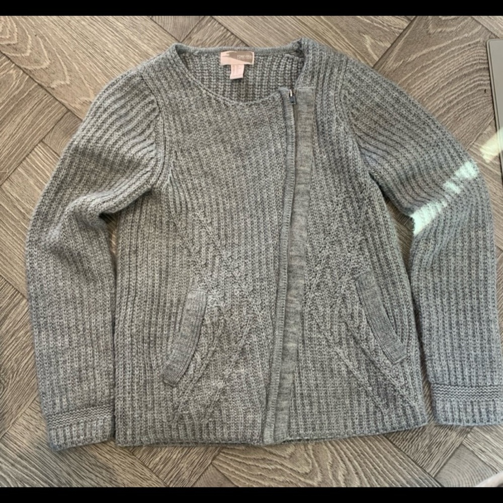 Forever 21 Gray Crew Neck Sweater with Ribbed Knit